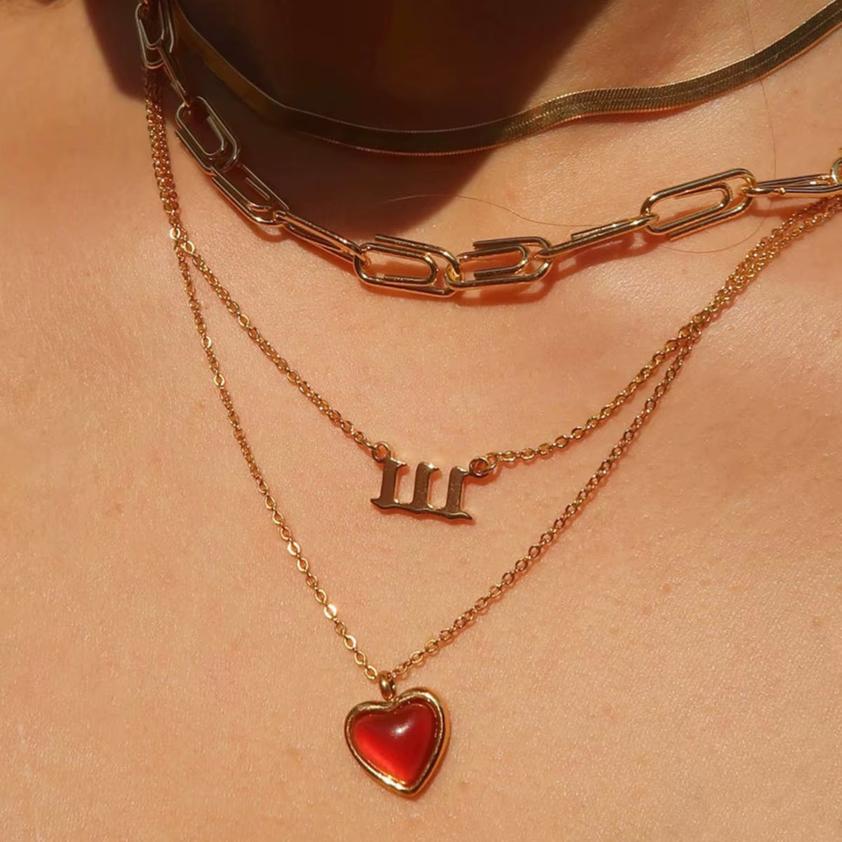 AMORE NECKLACE